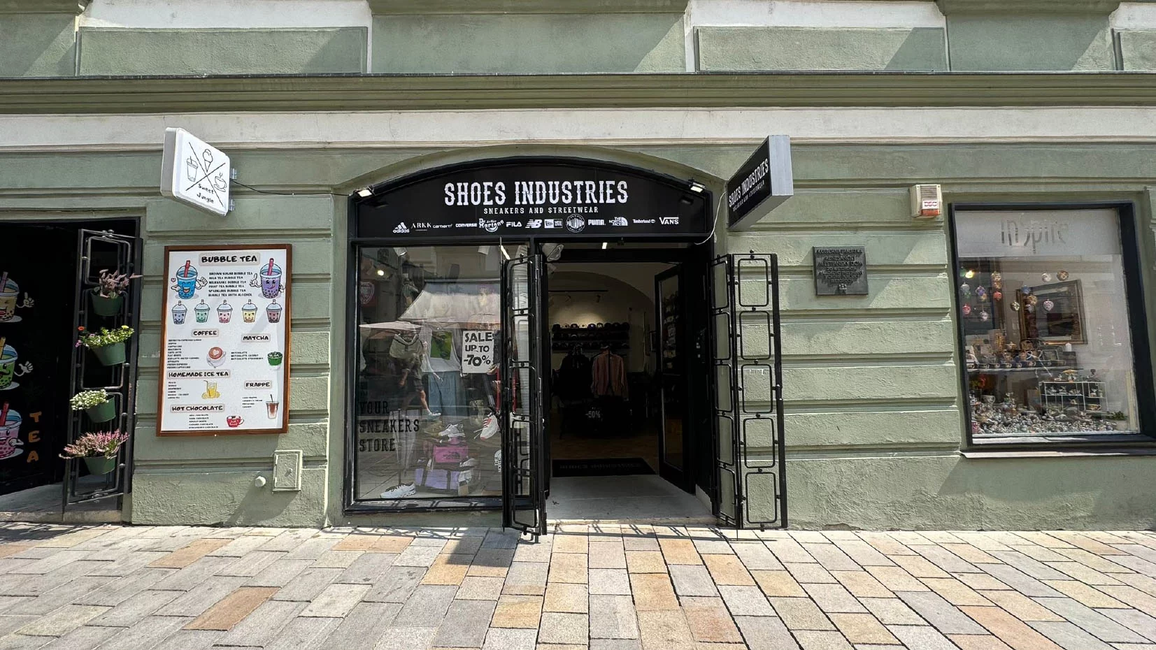 Showroom Shoes Industries