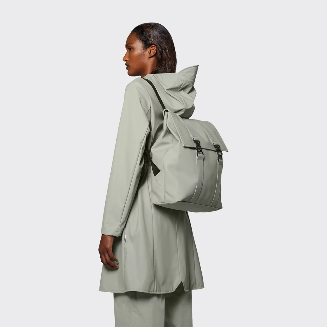 rains backpack cement Core Rolltop Rucksack Compact backpack with laptop compartment The Mini backpack from Rains is the smaller version of the popular Backpack from the Danish brand RAINS Buckle Backpack Mini Cement